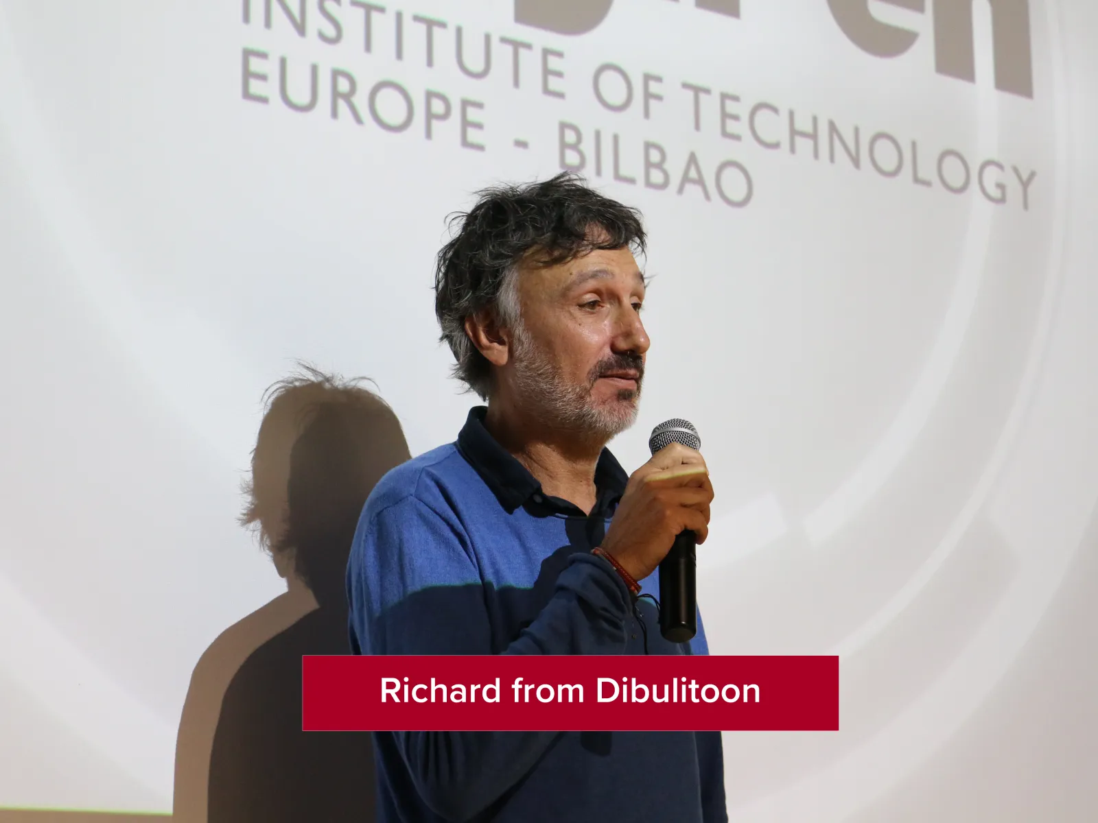 Ricardo Ramón from Dibulitoon, giving an introductory speech